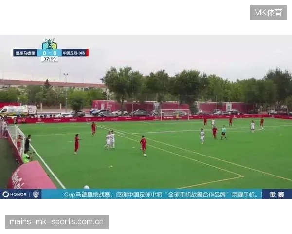 巧妙任意球短传配合，打乱防线助力破门
